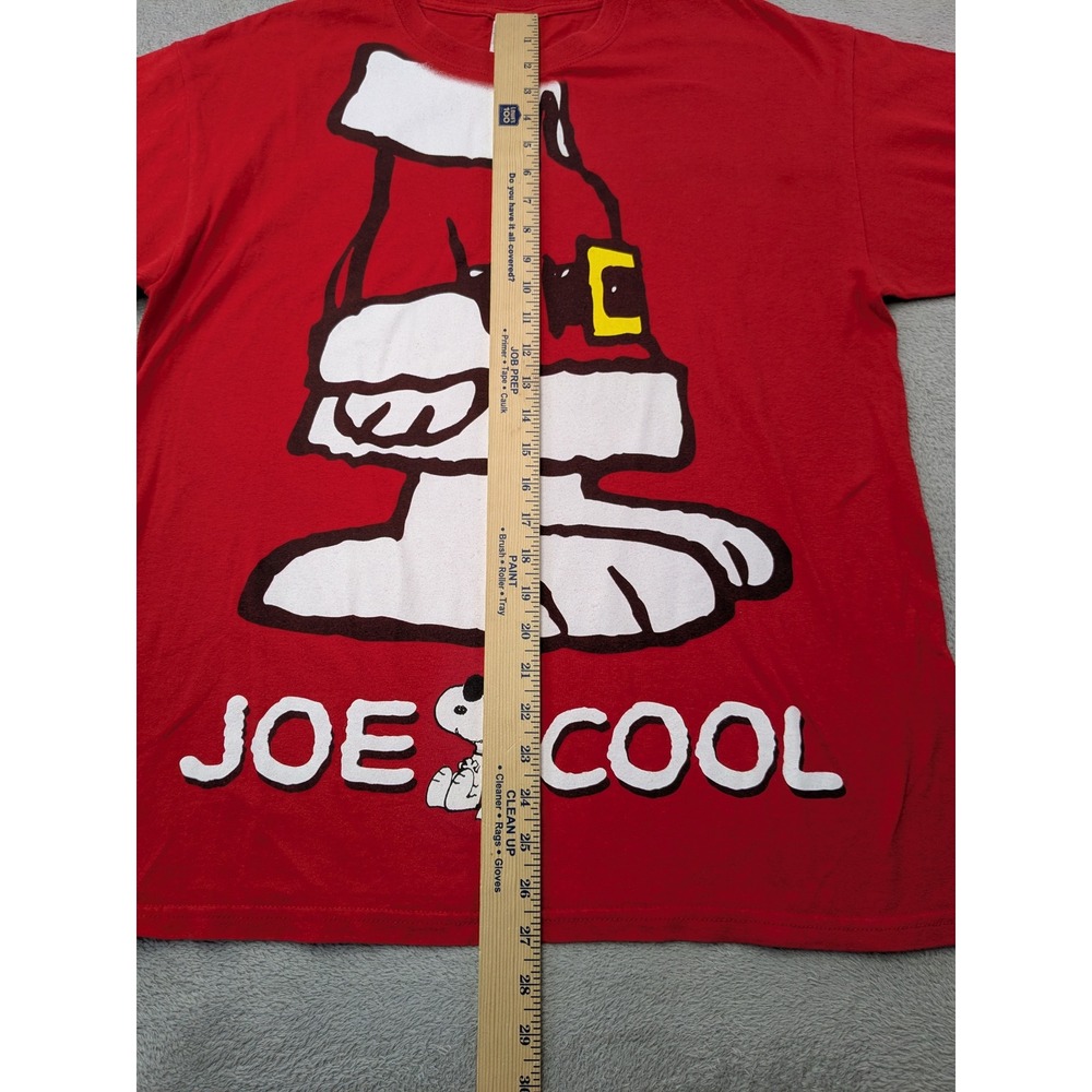 Peanuts Joe Cool Santa Snoopy Red Graphic T Shirt Men's Size L Cotton - Picture 6 of 9